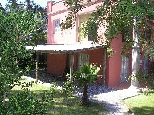 Casa de ambientes amplios en alquiler en Montoya, La Barra. Ideal para dos familias.