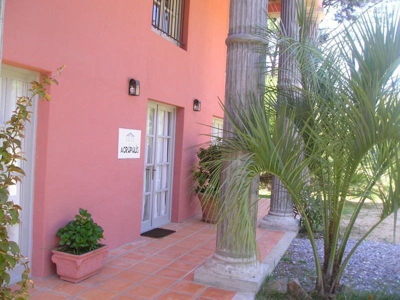 Casa de ambientes amplios en alquiler en Montoya, La Barra. Ideal para dos familias.