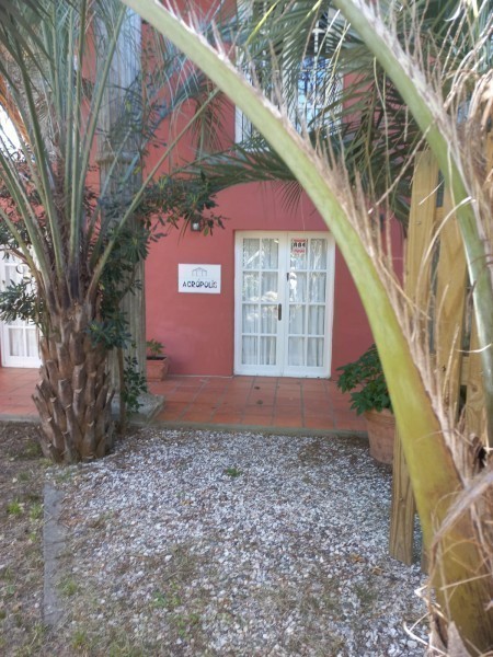 Casa de ambientes amplios en alquiler en Montoya, La Barra. Ideal para dos familias.