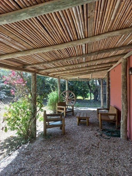 Casa de ambientes amplios en alquiler en Montoya, La Barra. Ideal para dos familias.