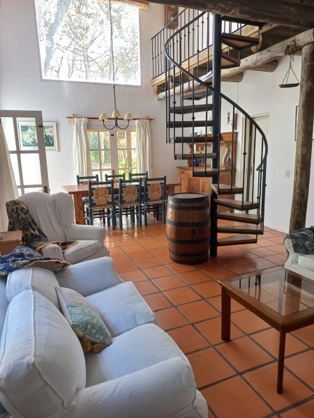 Casa de ambientes amplios en alquiler en Montoya, La Barra. Ideal para dos familias.