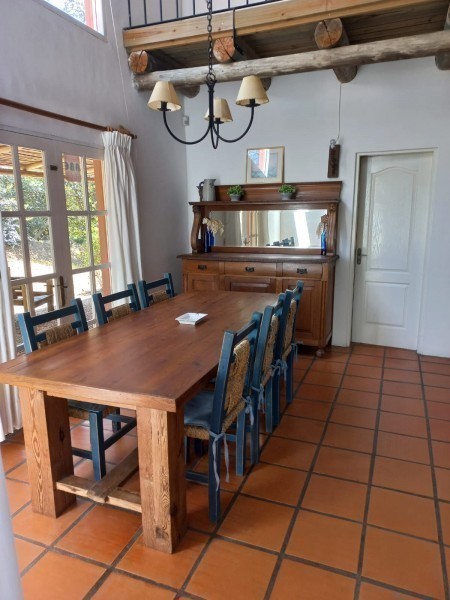 Casa de ambientes amplios en alquiler en Montoya, La Barra. Ideal para dos familias.