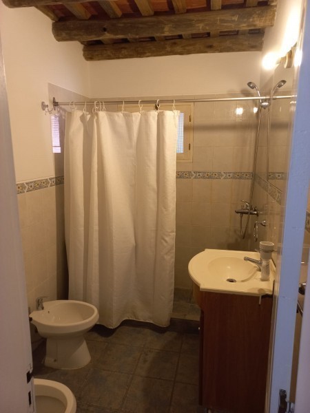 Casa de ambientes amplios en alquiler en Montoya, La Barra. Ideal para dos familias.