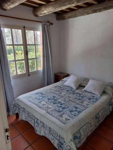 Casa de ambientes amplios en alquiler en Montoya, La Barra. Ideal para dos familias.