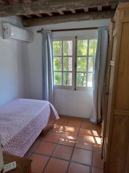 Casa de ambientes amplios en alquiler en Montoya, La Barra. Ideal para dos familias.