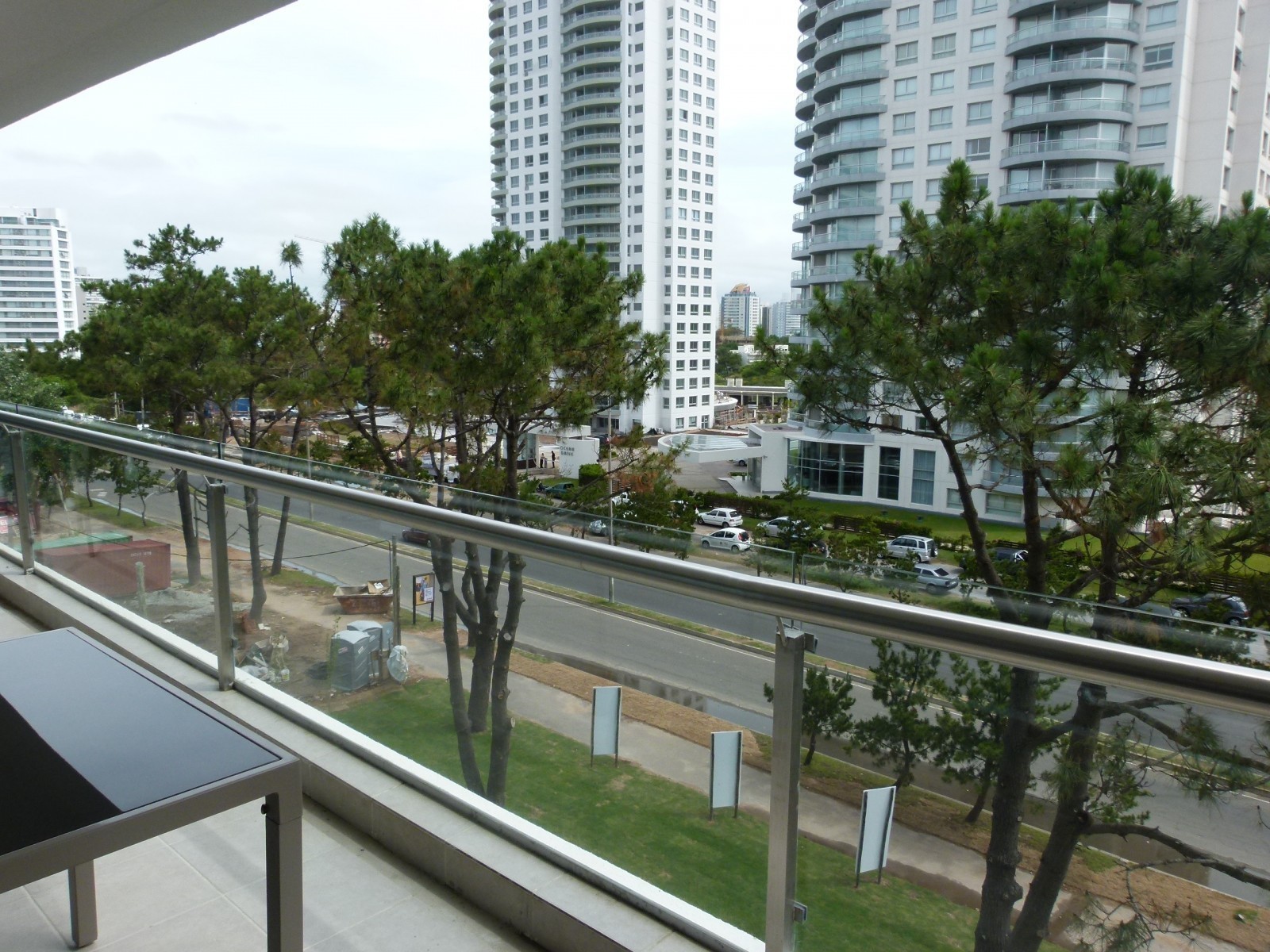 Moderno departamento en alquiler sobre Avenida Roosevelt.
