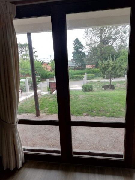 Casa en impecable estado para alquilar a pasos del mar.