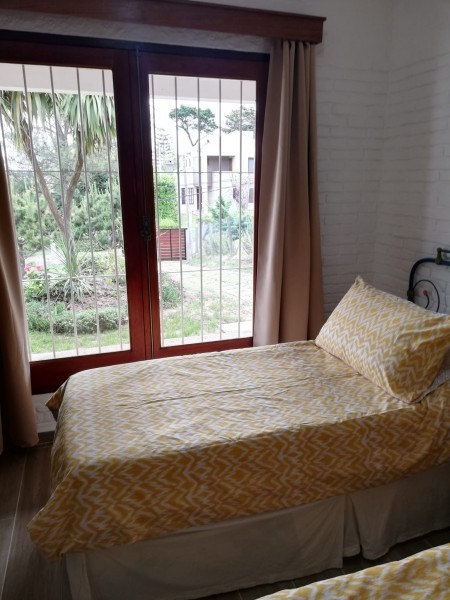 Casa en impecable estado para alquilar a pasos del mar.