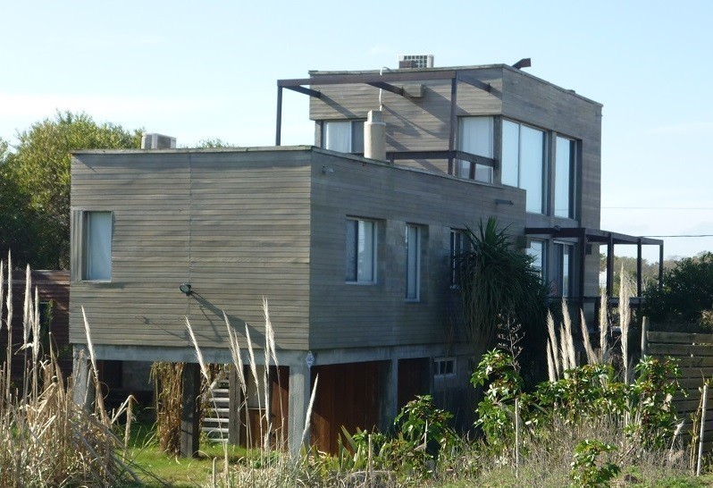 Casa en venta y alquiler en Altos de Punta Piedras.