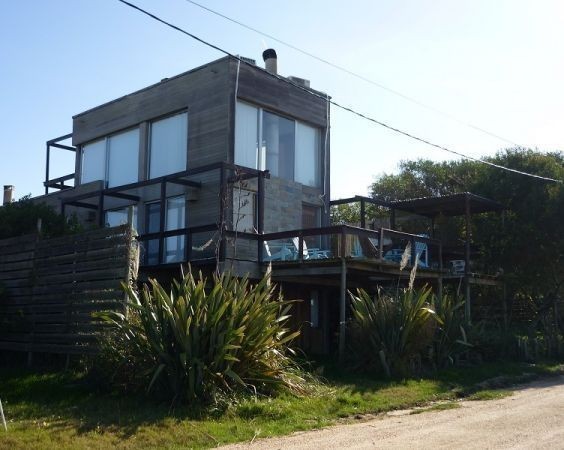 Casa en venta y alquiler en Altos de Punta Piedras.