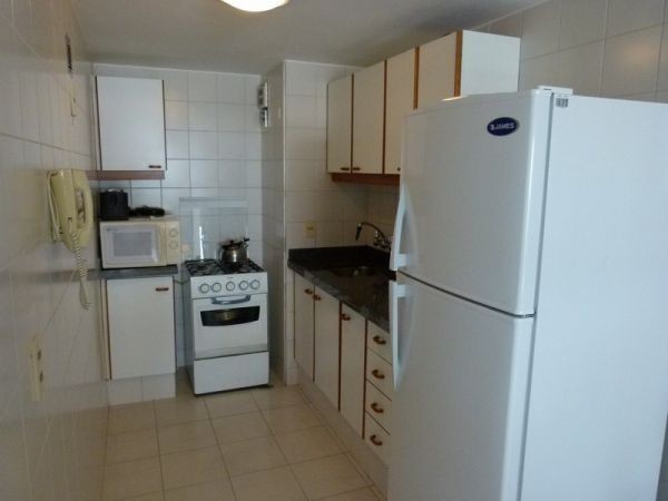 Departamento en alquiler de un dormitorio y medio, a pasos del mar.