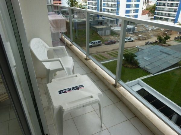 Departamento en alquiler de un dormitorio y medio, a pasos del mar.