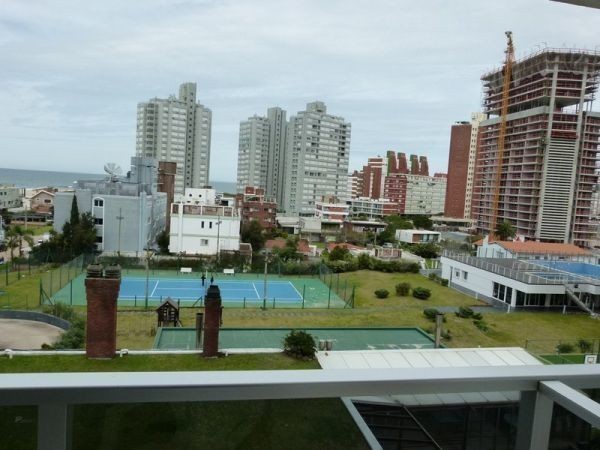 Departamento en alquiler de un dormitorio y medio, a pasos del mar.