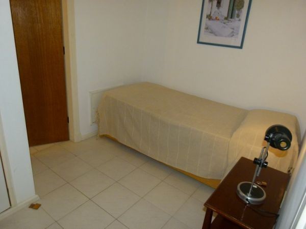 Departamento en alquiler de un dormitorio y medio, a pasos del mar.