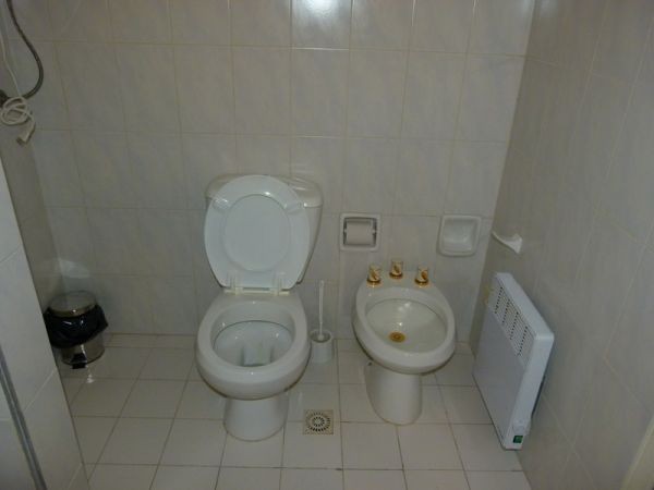 Departamento en alquiler de un dormitorio y medio, a pasos del mar.