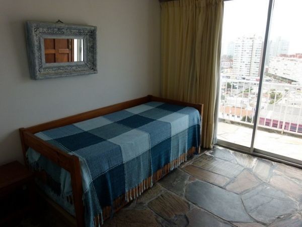 Amplio Pent House con vistas a la Brava en edificio Vanguardia