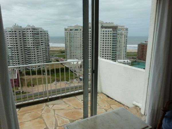 Amplio Pent House con vistas a la Brava en edificio Vanguardia