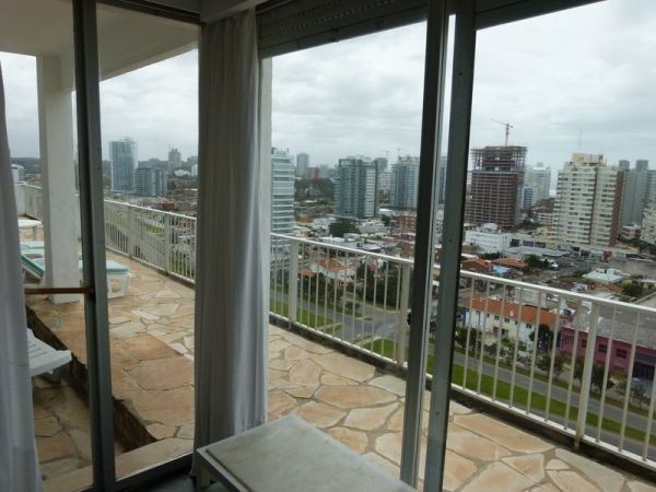 Amplio Pent House con vistas a la Brava en edificio Vanguardia