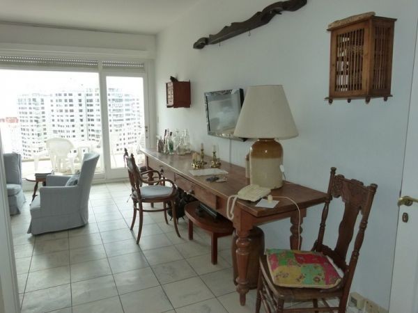 Amplio Pent House con vistas a la Brava en edificio Vanguardia