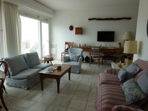 Amplio Pent House con vistas a la Brava en edificio Vanguardia