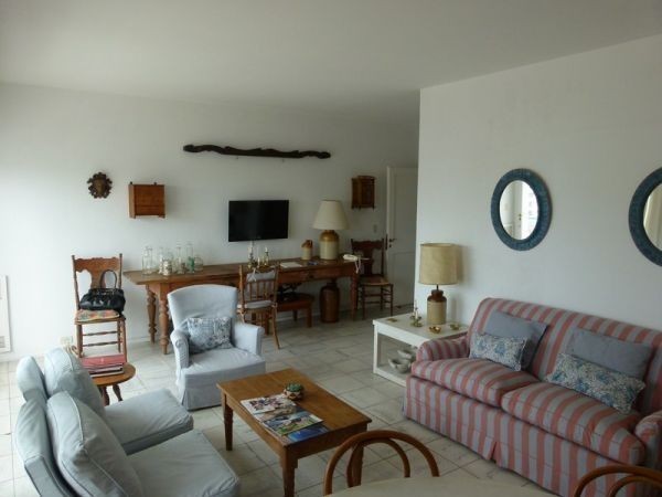 Amplio Pent House con vistas a la Brava en edificio Vanguardia