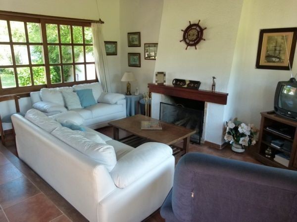 Cabaña en alquiler en impecable estado en Barrio Cantegril.