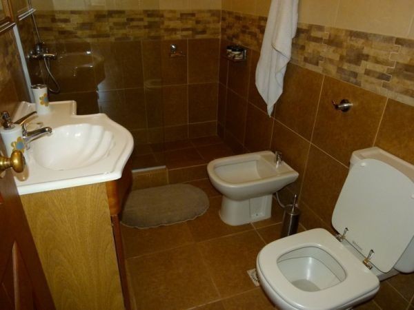 Cabaña en alquiler en impecable estado en Barrio Cantegril.