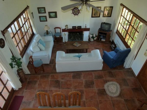 Cabaña en alquiler en impecable estado en Barrio Cantegril.
