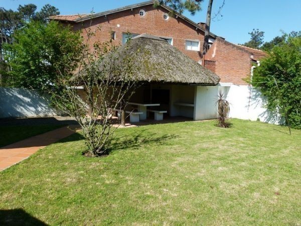 Cabaña en alquiler en impecable estado en Barrio Cantegril.