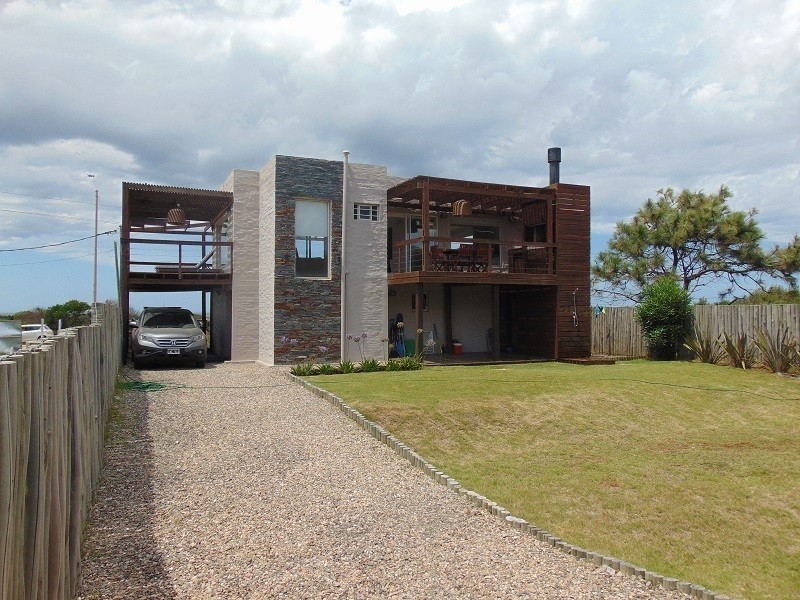 Casa en alquiler en Balneario Buenos Aires.