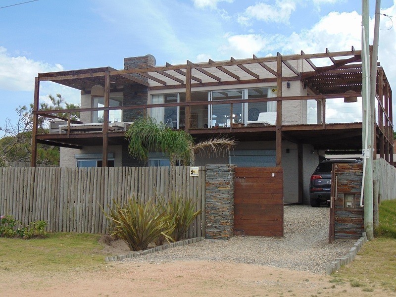 Casa en alquiler en Balneario Buenos Aires.