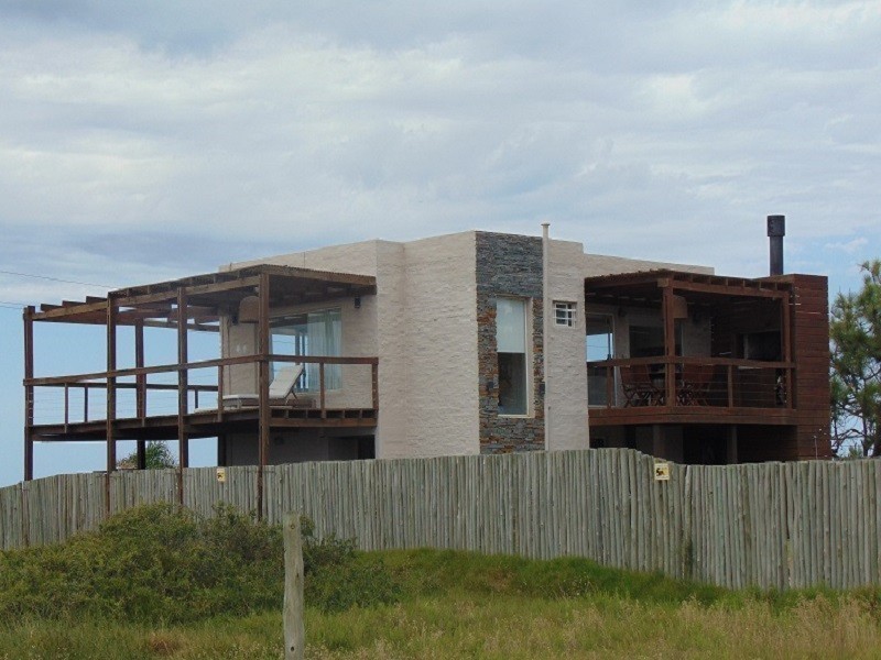Casa en alquiler en Balneario Buenos Aires.