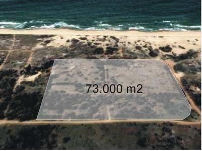 Excelente terreno de 73.000 m2 con 400 metros de frente sobre el mar