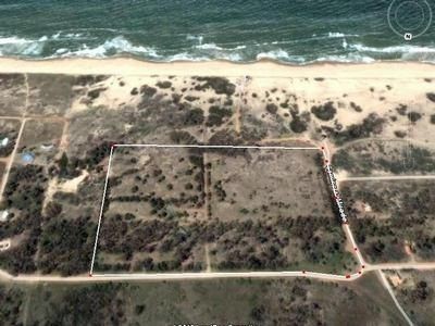 Excelente terreno de 73.000 m2 con 400 metros de frente sobre el mar