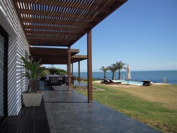 Un sueño hecho realidad: espectacular casa en Punta Ballena, sobre el mar!