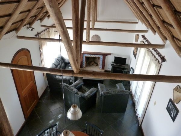 Cabaña con amplio jardin y piscina a pocas cuadras del mar.