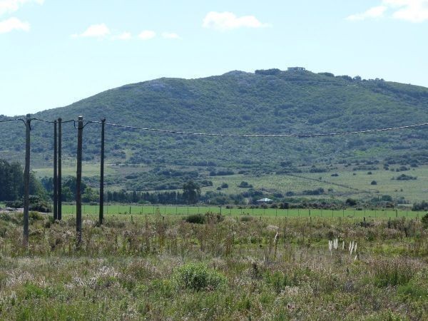 Buen terreno de 1076 m2 a solo 400 metros de la playa