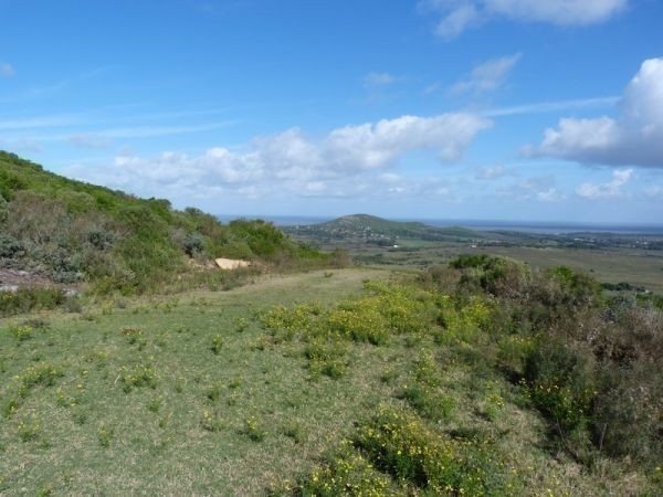 Chacras del cerro, entre la Sierra y el Mar.