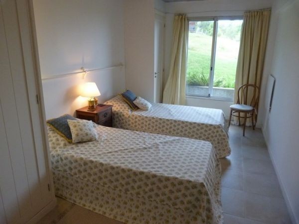 Espectacular casa sobre la ladera del Cerro Pan de Azúcar, con vistas al Mar y a las Sierras.