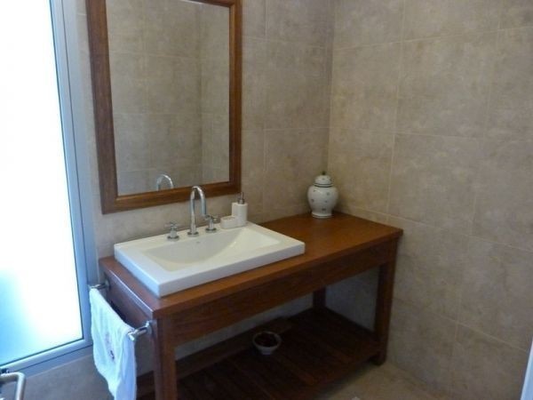 Espectacular casa sobre la ladera del Cerro Pan de Azúcar, con vistas al Mar y a las Sierras.