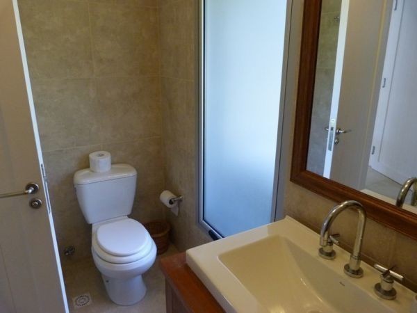 Espectacular casa sobre la ladera del Cerro Pan de Azúcar, con vistas al Mar y a las Sierras.