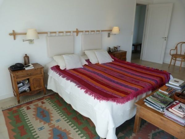 Espectacular casa sobre la ladera del Cerro Pan de Azúcar, con vistas al Mar y a las Sierras.