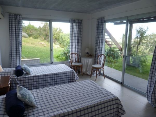 Espectacular casa sobre la ladera del Cerro Pan de Azúcar, con vistas al Mar y a las Sierras.