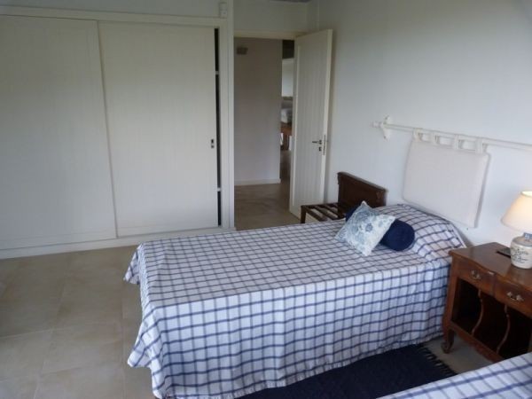 Espectacular casa sobre la ladera del Cerro Pan de Azúcar, con vistas al Mar y a las Sierras.