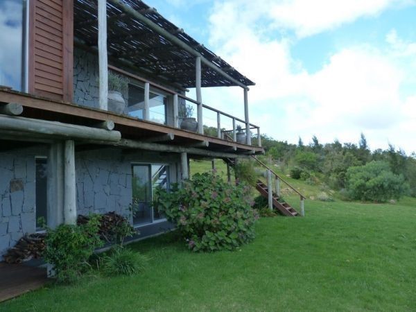 Espectacular casa sobre la ladera del Cerro Pan de Azúcar, con vistas al Mar y a las Sierras.