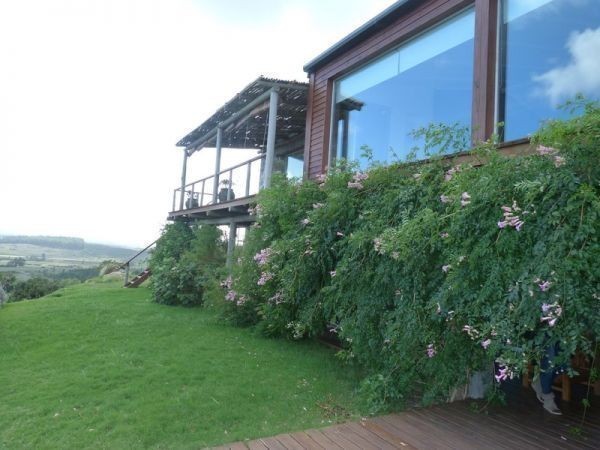 Espectacular casa sobre la ladera del Cerro Pan de Azúcar, con vistas al Mar y a las Sierras.