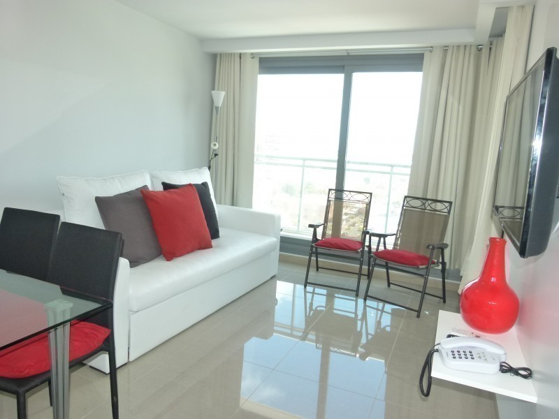 Departamento de un dormitorio y medio en edificio con amenities