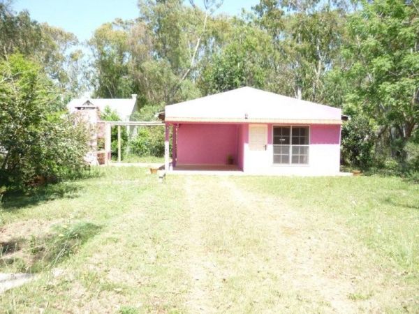 Casa con jardín muy bien ubicada