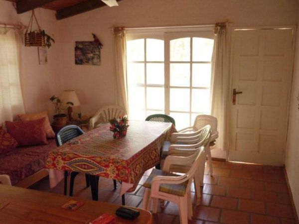 Casa con jardín muy bien ubicada