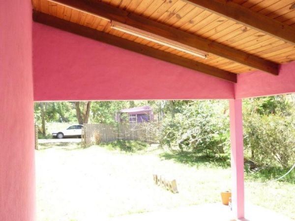 Casa con jardín muy bien ubicada